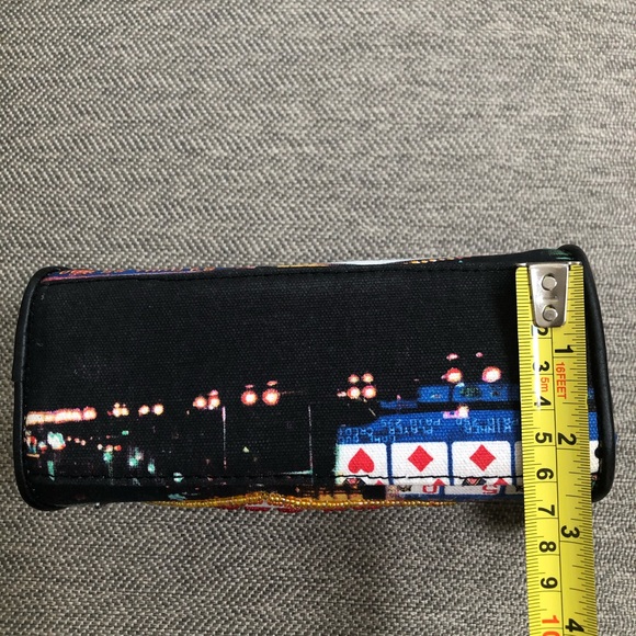 Las Vegas Makeup Bag - Picture 6 of 8